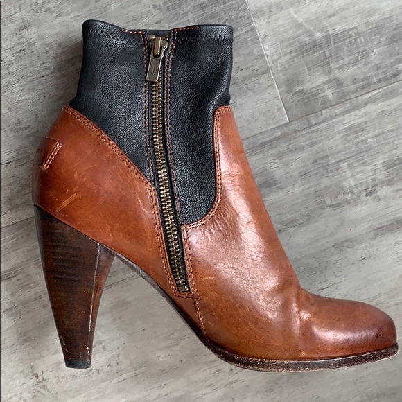 The Frye Company Leather Bootie - Picture 2 of 4